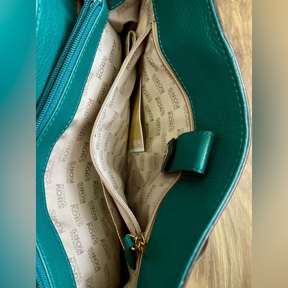 Michael Kors Large Hamilton Satchel
Bag Emerald Green EUC - Picture 6 of 9